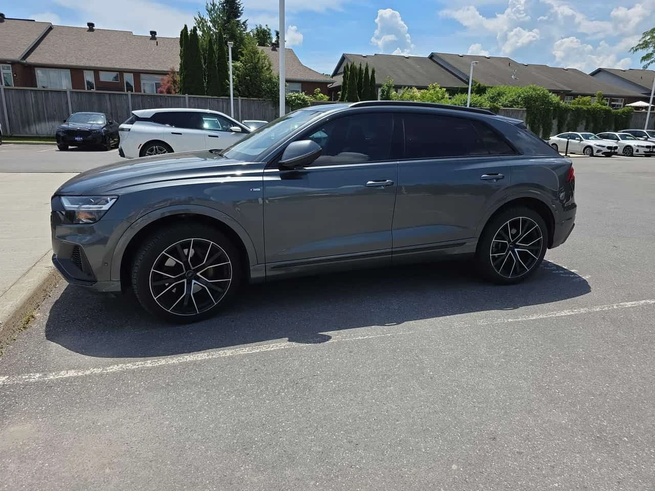 Audi Q8 Progressiv/ОБДУХВАНЕ/ПАНОРАМА/ДИСТРОНИК/360, снимка 3 - Автомобили и джипове - 55240122