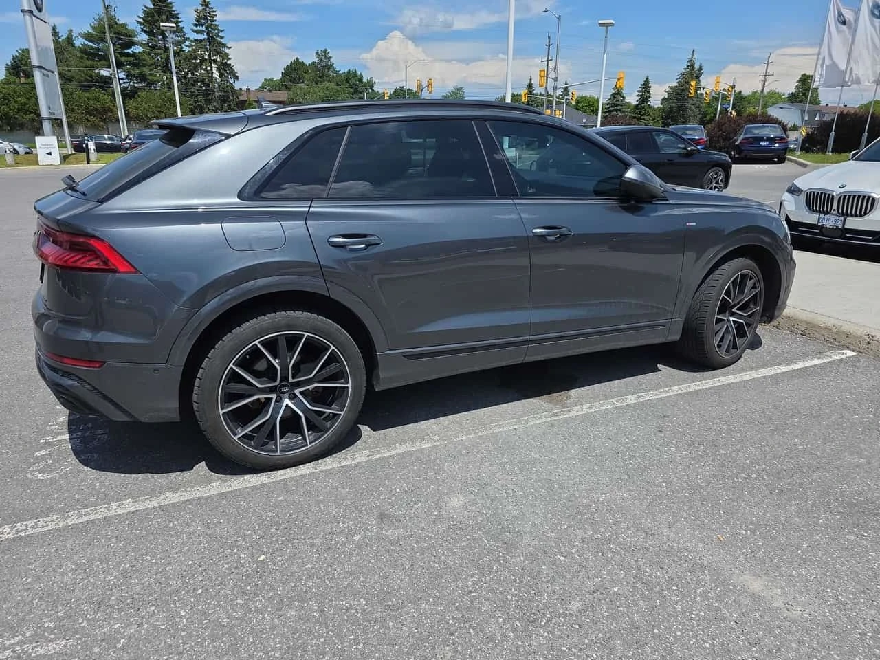 Audi Q8 Progressiv/ОБДУХВАНЕ/ПАНОРАМА/ДИСТРОНИК/360, снимка 4 - Автомобили и джипове - 55240122