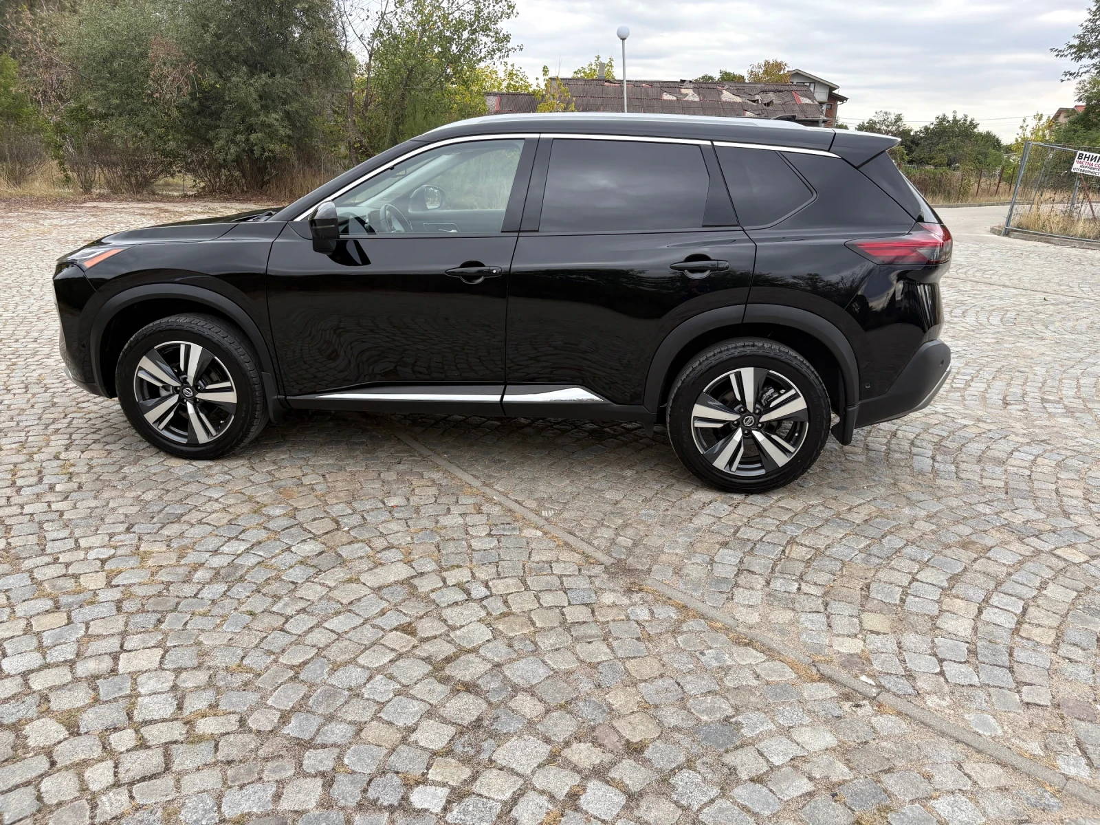 Nissan Rogue Nissan Rogue X-trail 2.5L 4X4 FULL 63000km, снимка 2 - Автомобили и джипове - 55719258