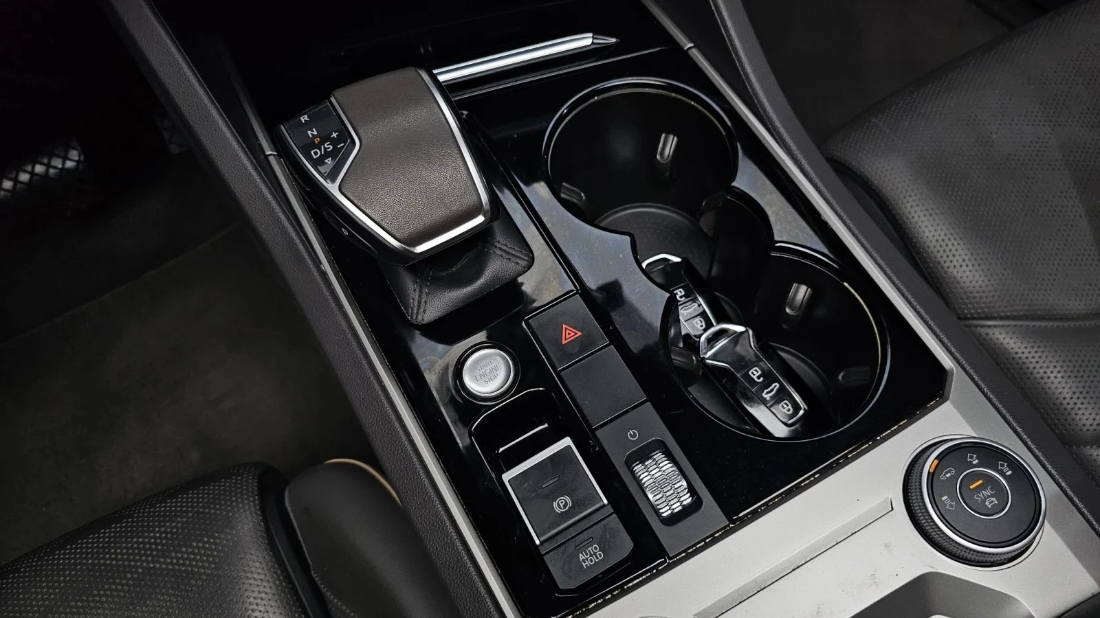 VW Touareg, снимка 9 - Автомобили и джипове - 56689310