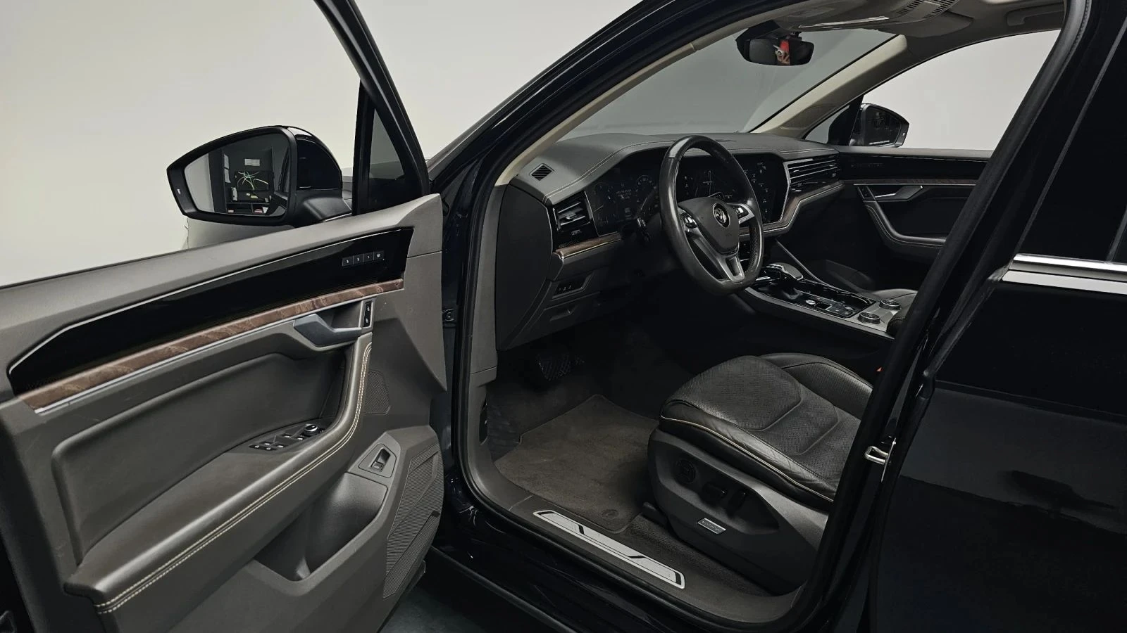 VW Touareg, снимка 10 - Автомобили и джипове - 56689310