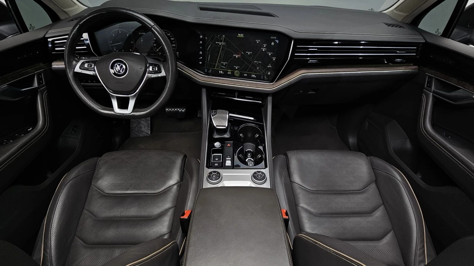 VW Touareg, снимка 7 - Автомобили и джипове - 56689310