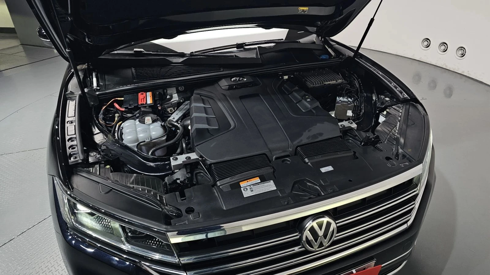 VW Touareg, снимка 6 - Автомобили и джипове - 56689310