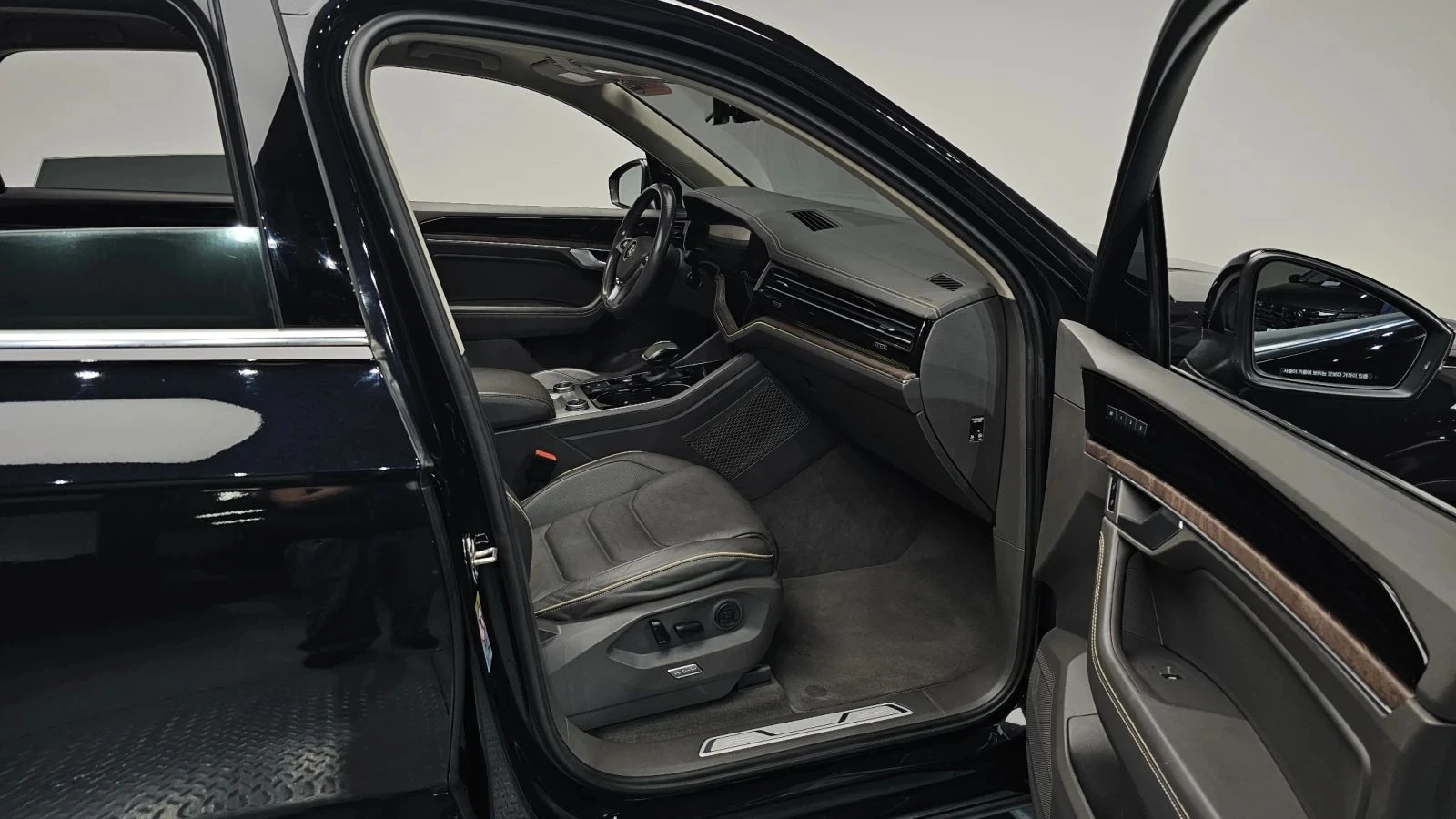 VW Touareg, снимка 11 - Автомобили и джипове - 56689310