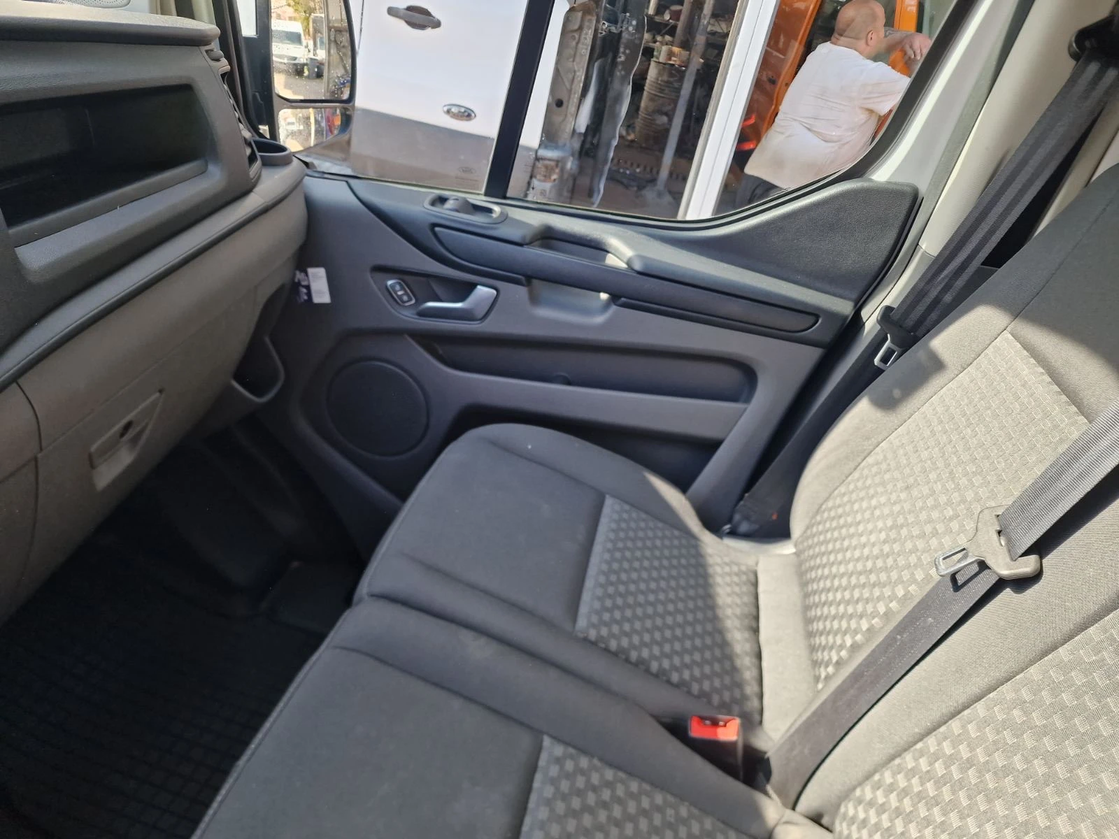 Ford Transit Custom 2.0TDCi, снимка 14 - Бусове и автобуси - 54236989