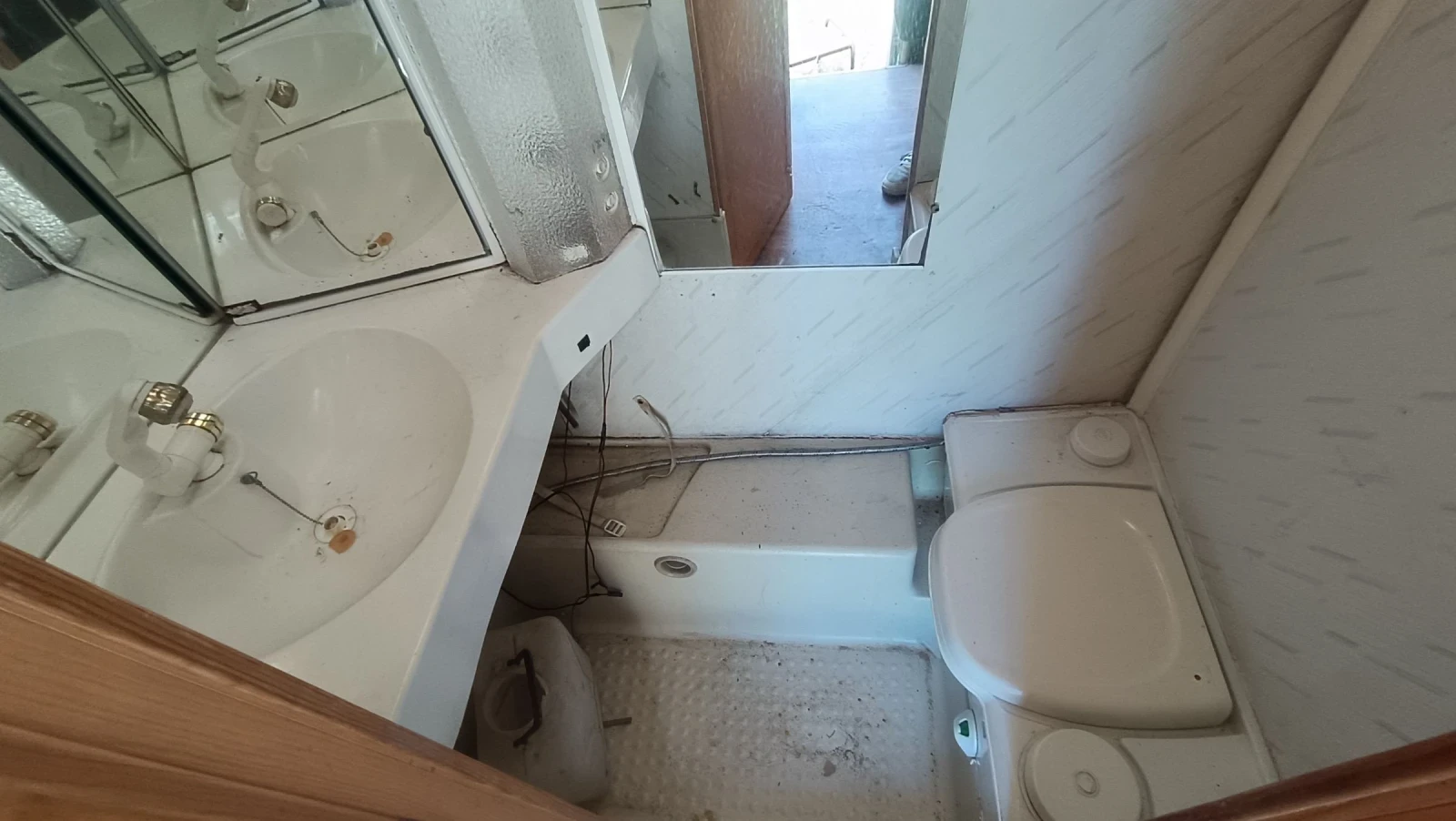 Каравана Knaus Azur 380, снимка 5 - Каравани и кемпери - 55047998