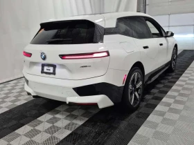 BMW iX XDRIVE40| HUD| 360| PANO| HARMAN KARDON| 2 КЛЮЧА , снимка 3