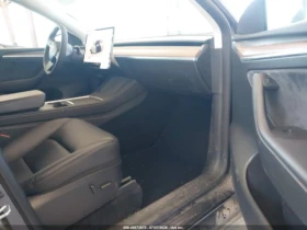 Tesla Model Y LONG RANGE DUAL MOTOR ALL-WHEEL DRIVE, снимка 11