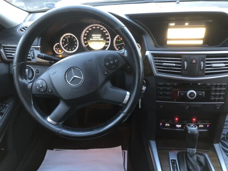 Mercedes-Benz E 200 Метан , снимка 9 - Автомобили и джипове - 42176172