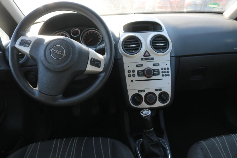 Opel Corsa 1.4 16V, снимка 8 - Автомобили и джипове - 49090569