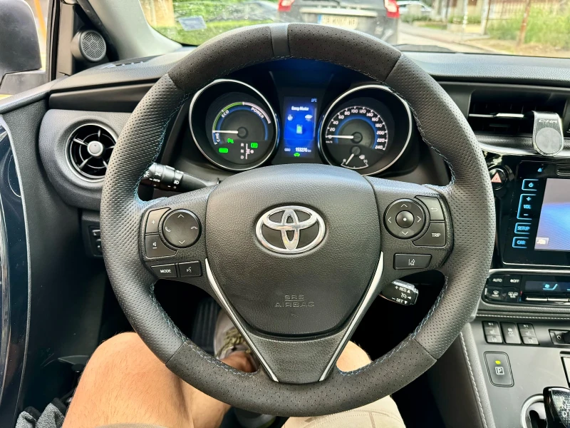 Toyota Auris 1.8 Hybrid, снимка 9 - Автомобили и джипове - 49425666