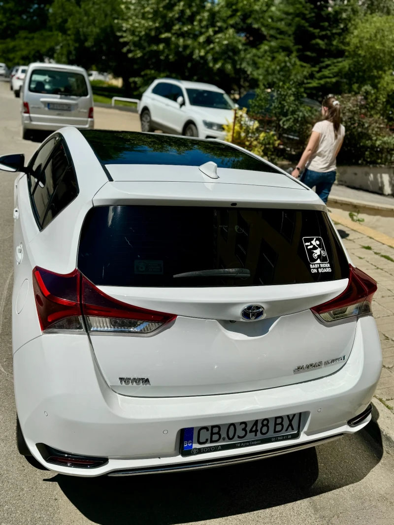 Toyota Auris 1.8 Hybrid, снимка 12 - Автомобили и джипове - 49425666