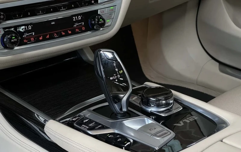 BMW 760 iL V12 XDrive, снимка 11 - Автомобили и джипове - 51990613