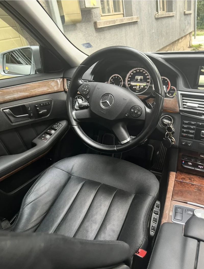 Mercedes-Benz E 300 bluetec hybrid, снимка 17 - Автомобили и джипове - 52642208