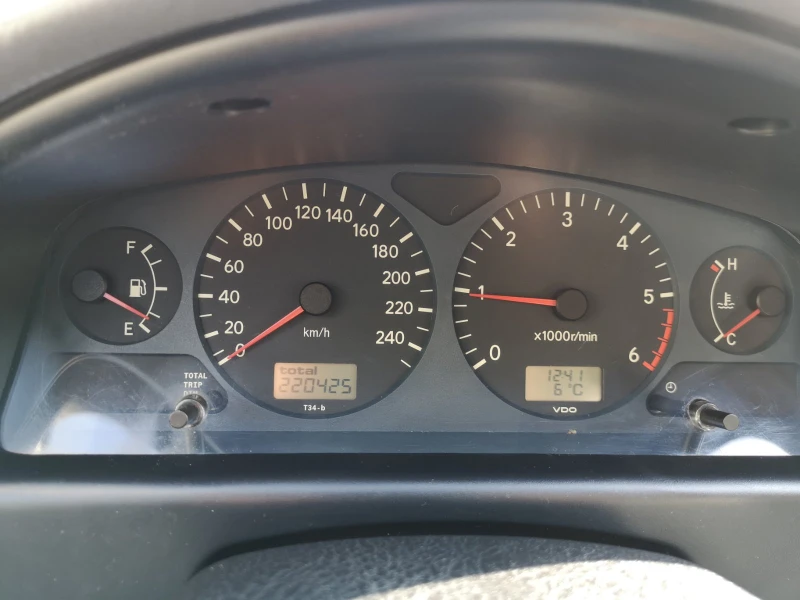 Toyota Avensis T22, снимка 3 - Автомобили и джипове - 52791130