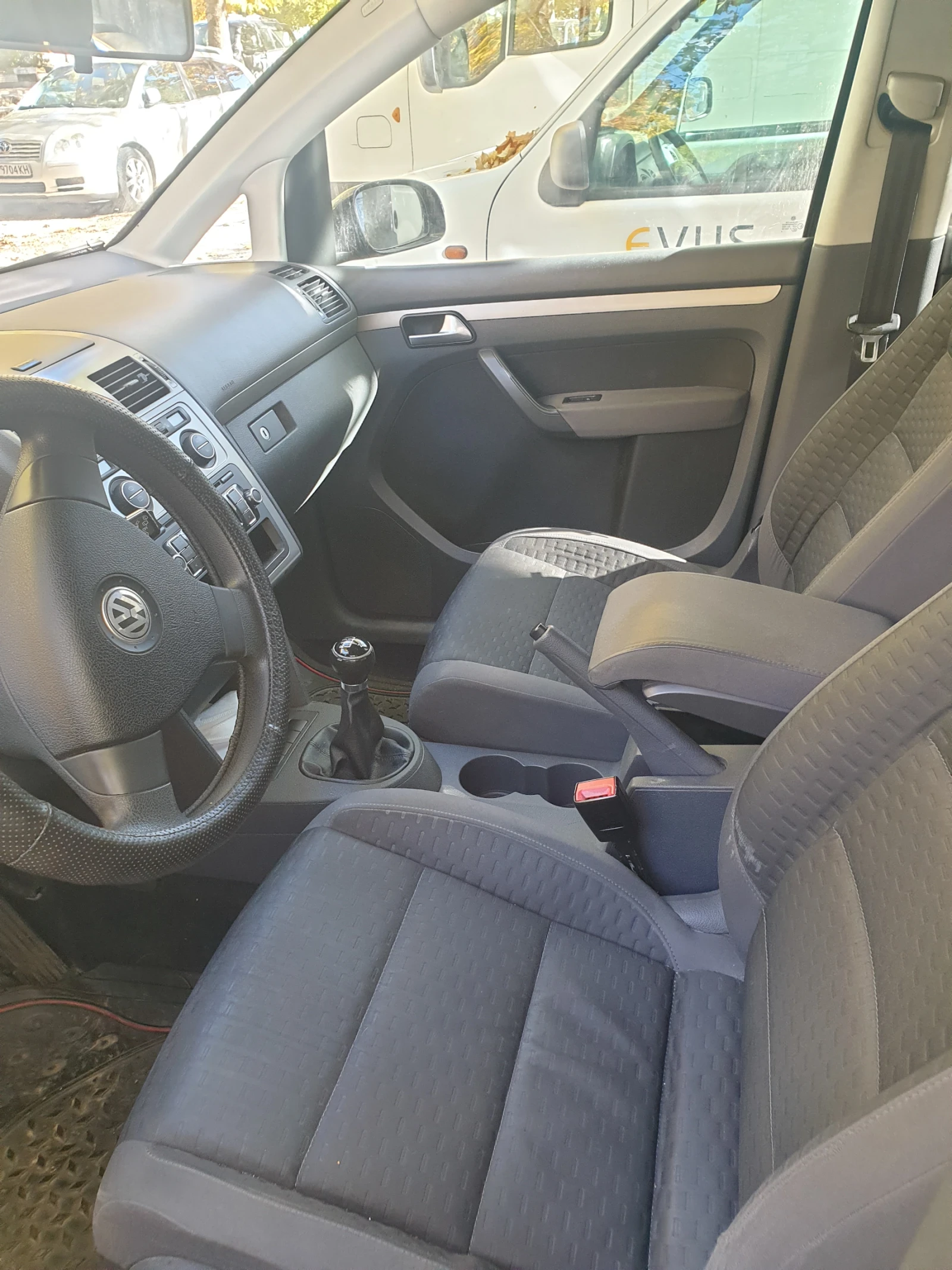 VW Touran Бензин и метан фабричен , снимка 3 - Автомобили и джипове - 53475057