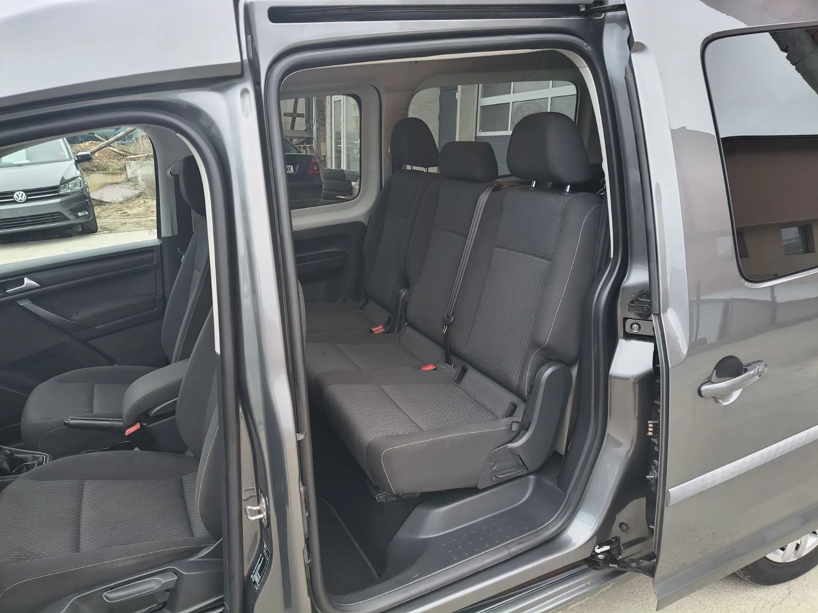 VW Caddy Maxi 1.4 tgi metan 5 seats  - изображение 9