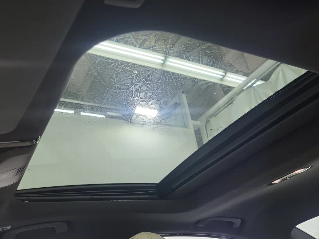 BMW 330 xDrive * M-Sport * Head-Up-Display * CARFAX *  | Mobile.bg � ����������� 12