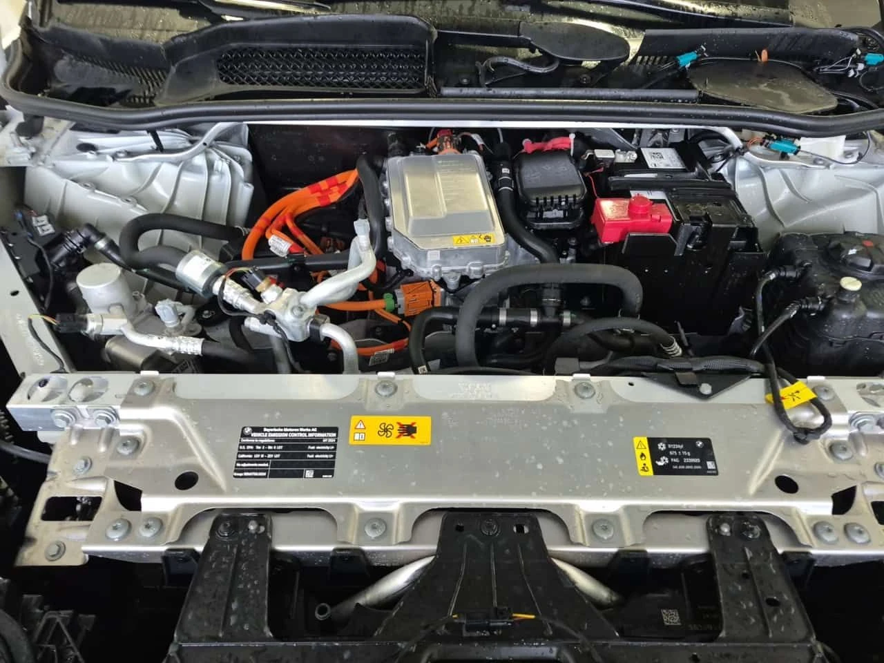 BMW iX XDRIVE40| HUD| 360| PANO| HARMAN KARDON| 2 КЛЮЧА , снимка 16 - Автомобили и джипове - 54228488