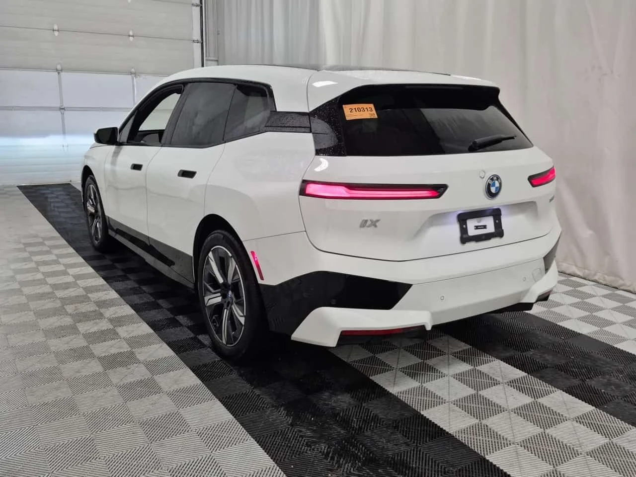 BMW iX XDRIVE40| HUD| 360| PANO| HARMAN KARDON| 2 КЛЮЧА , снимка 4 - Автомобили и джипове - 54228488