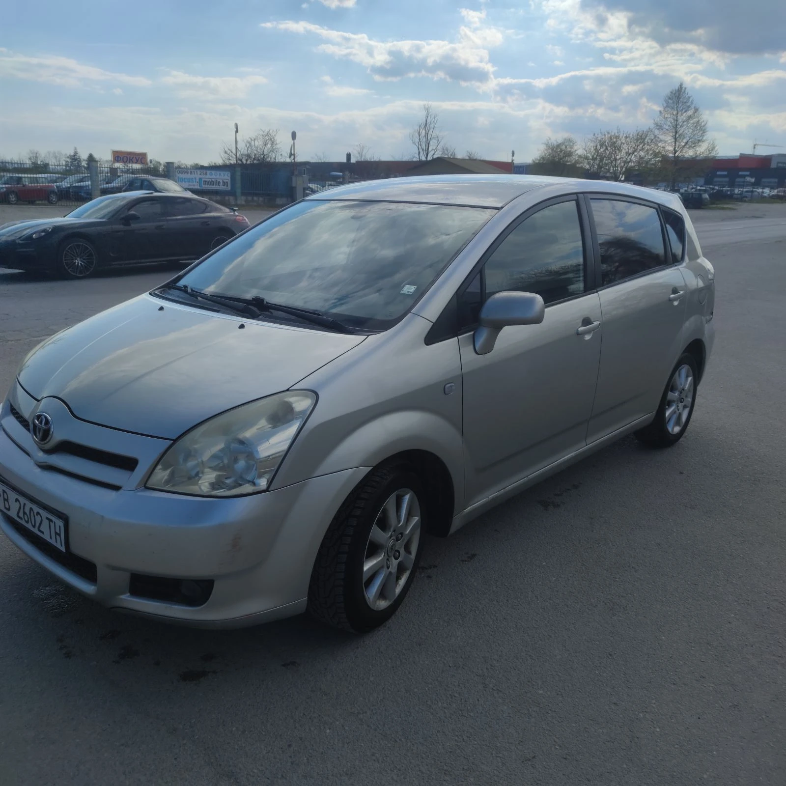 Toyota Corolla verso 1.6, снимка 2 - Автомобили и джипове - 54359846