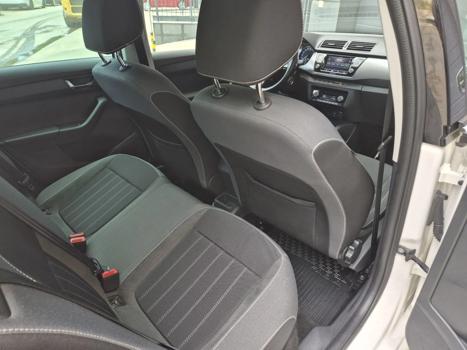 Skoda Fabia, снимка 12 - Автомобили и джипове - 54566826