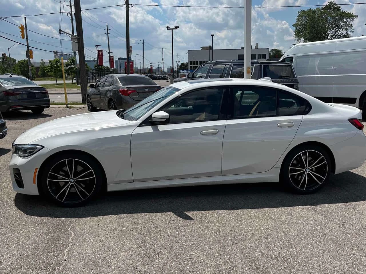 BMW 330 | M ПАКЕТ | ДВА КЛЮЧА | CARFAX | , снимка 2 - Автомобили и джипове - 55149829