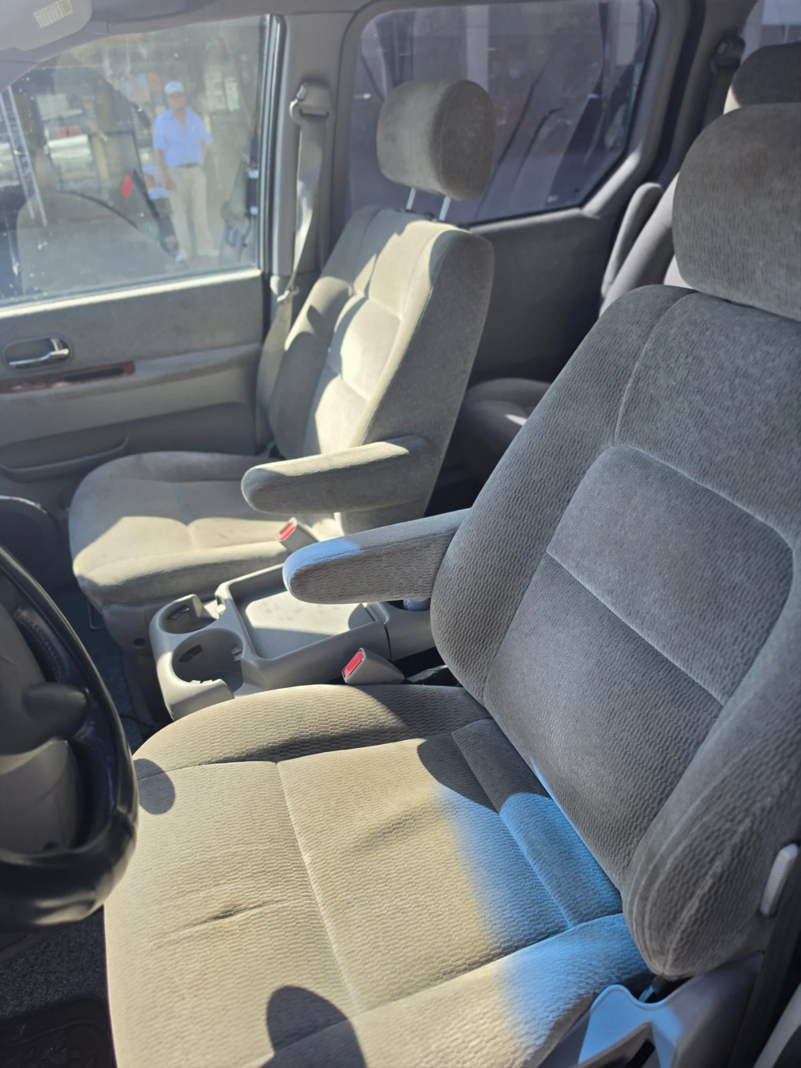 Kia Carnival 2.9CDTI 6 Местна-Климатроник , снимка 10 - Автомобили и джипове - 56021866
