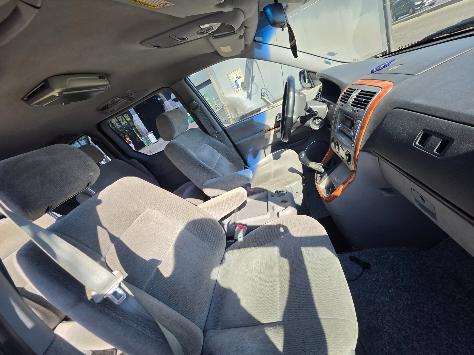 Kia Carnival 2.9CDTI 6 Местна-Климатроник , снимка 11 - Автомобили и джипове - 56021866