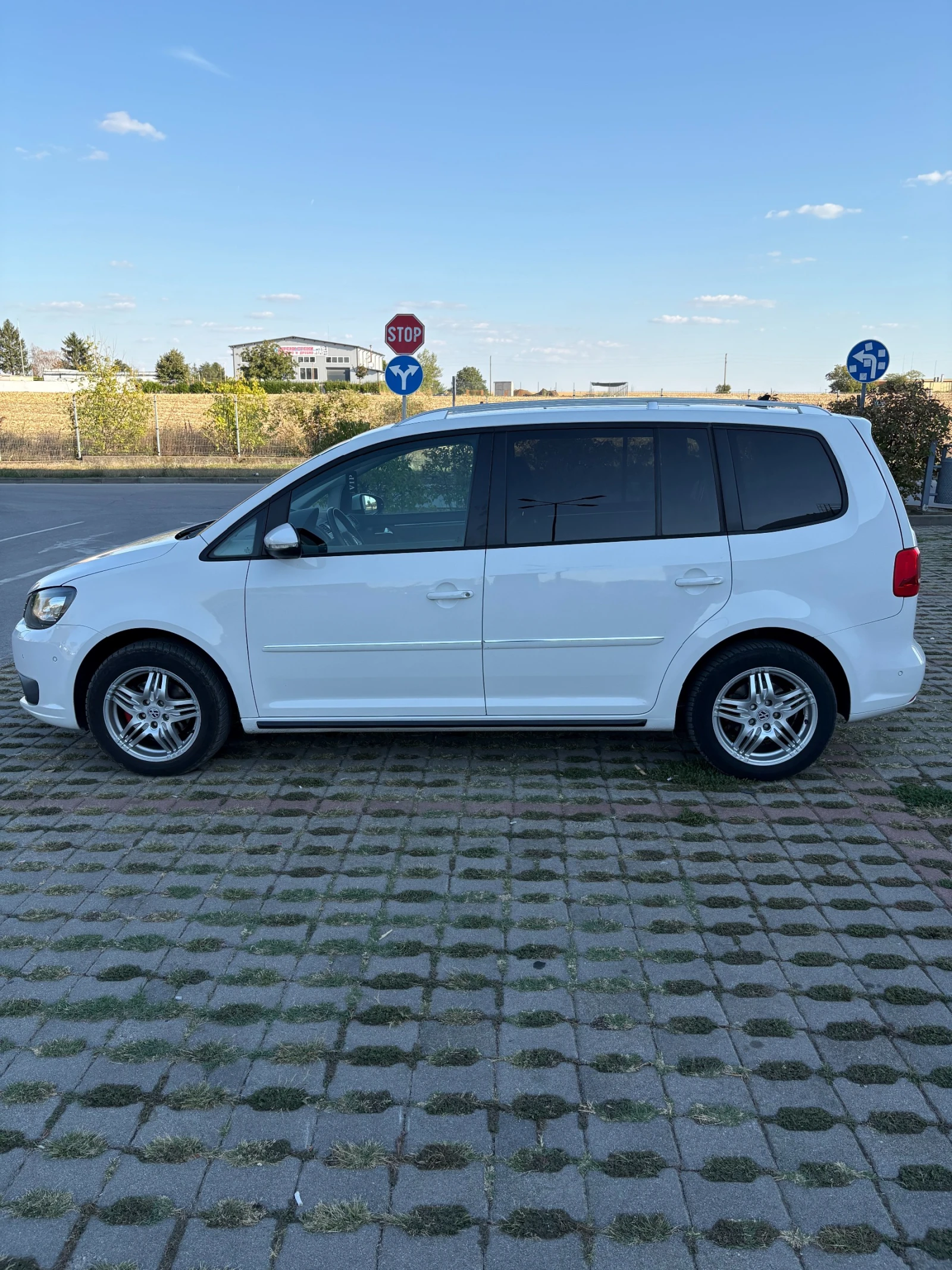 VW Touran, снимка 4 - Автомобили и джипове - 56131922