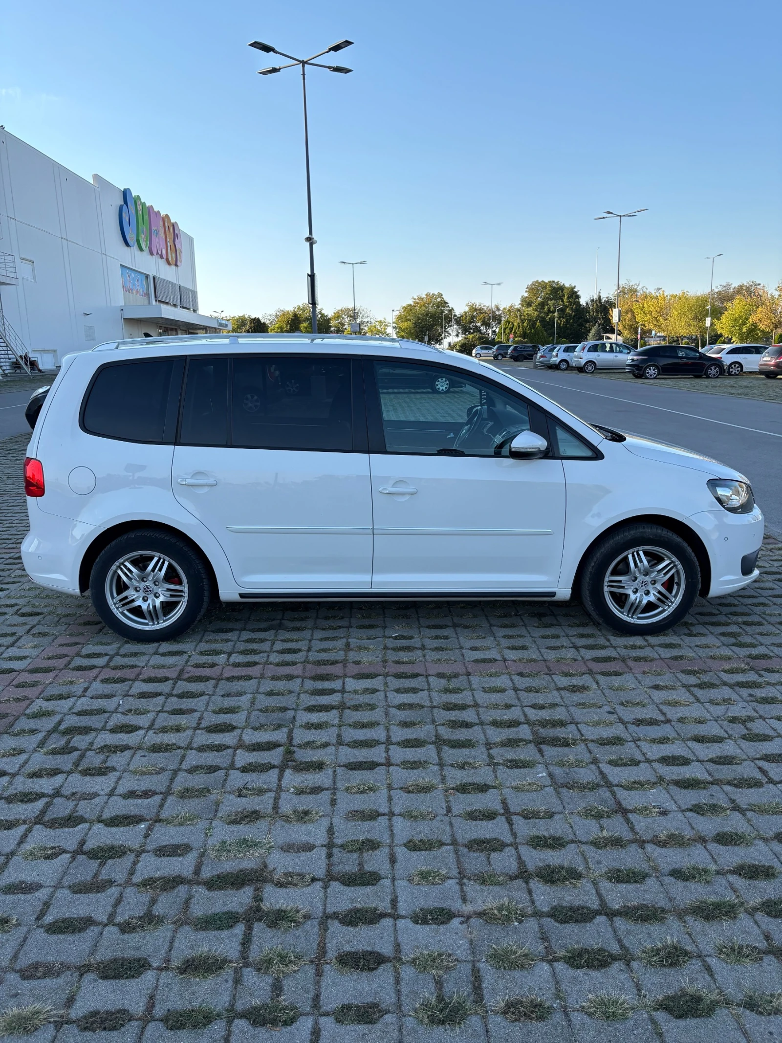 VW Touran, снимка 3 - Автомобили и джипове - 56131922