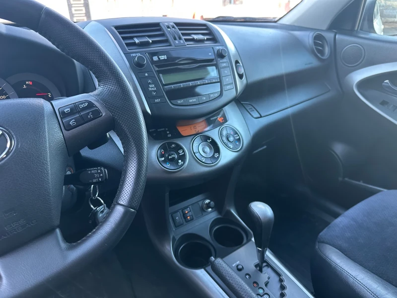 Toyota Rav4 2.2D4d avt, снимка 17 - Автомобили и джипове - 52513012