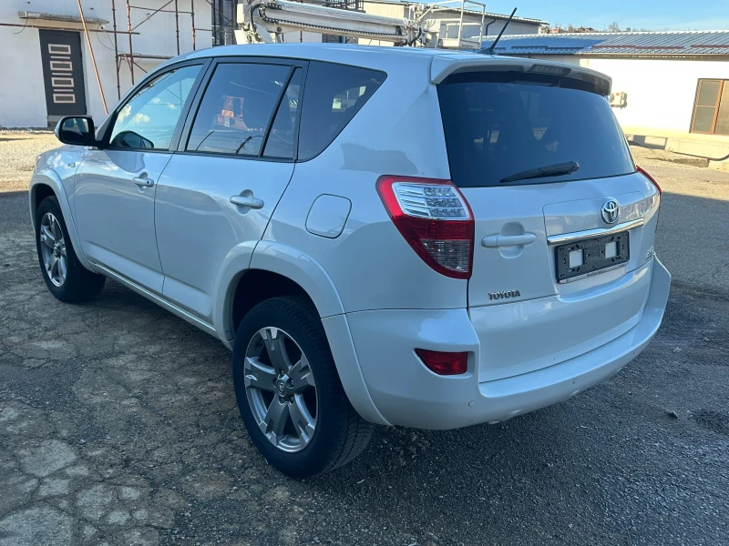 Toyota Rav4 2.2D4d avt, снимка 13 - Автомобили и джипове - 52513012