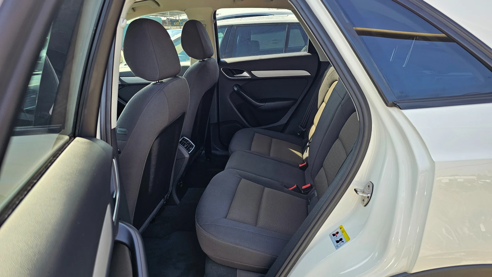 Audi Q3 2.0TDI S-LINE Avtomatik , снимка 9 - Автомобили и джипове - 53836701