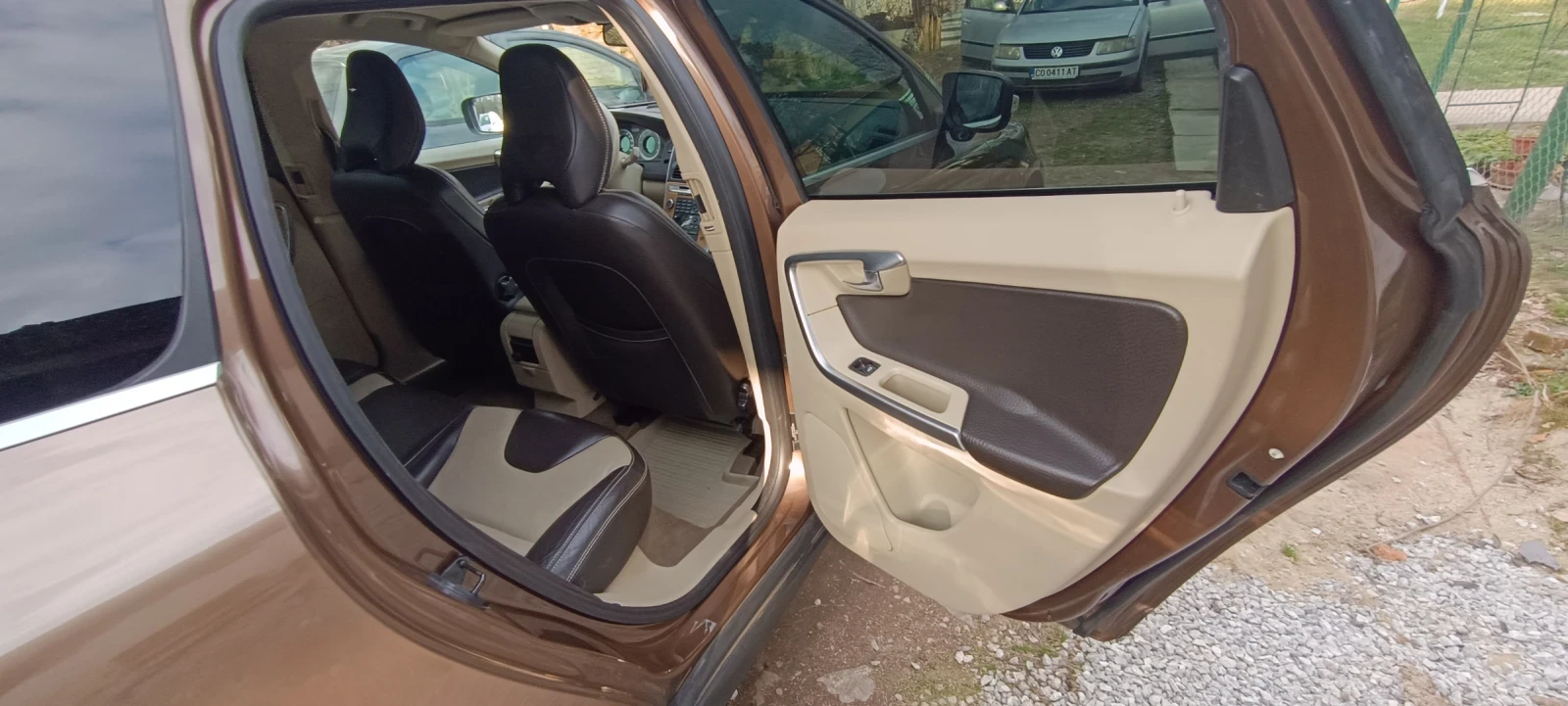 Volvo XC60 D5 AWD 2.4, снимка 5 - Автомобили и джипове - 53849044