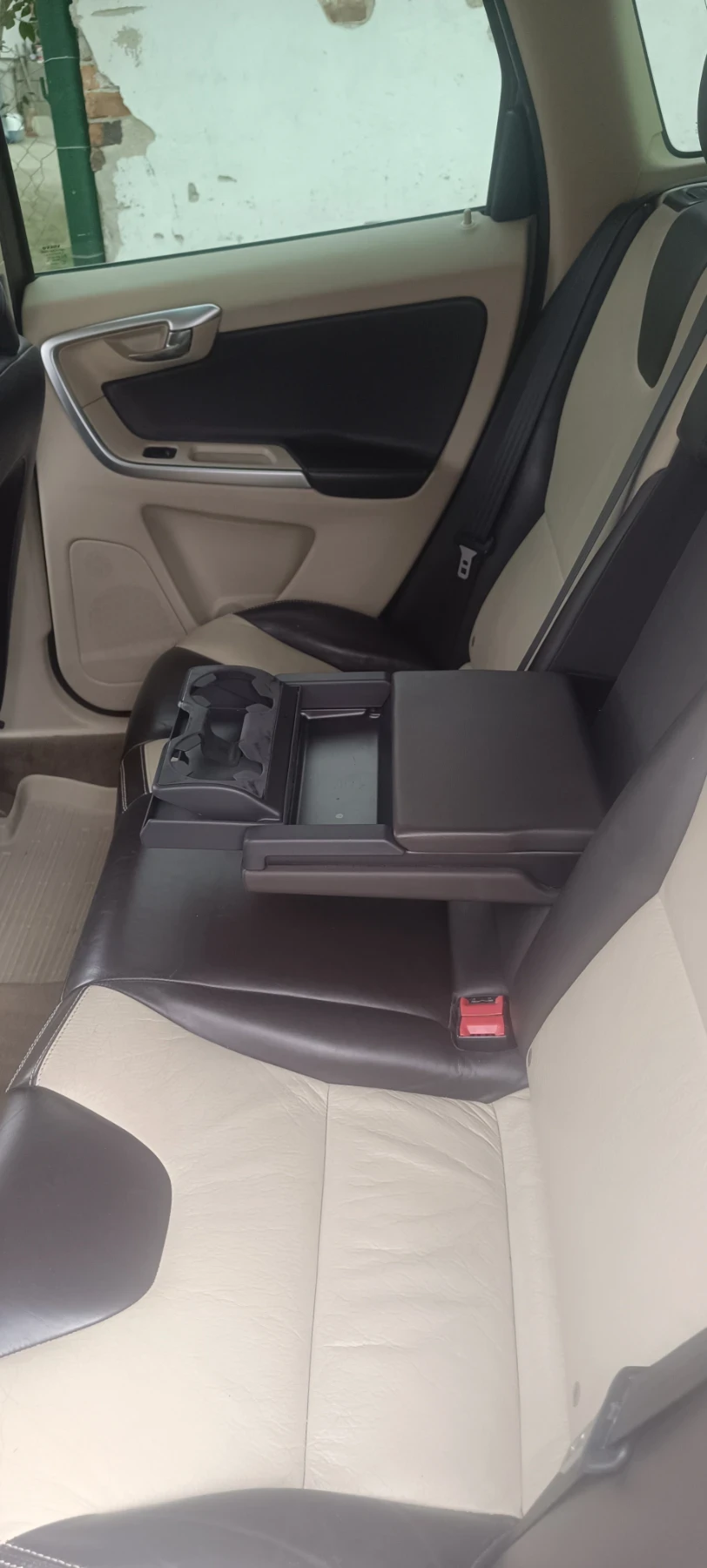 Volvo XC60 D5 AWD 2.4, снимка 12 - Автомобили и джипове - 53849044