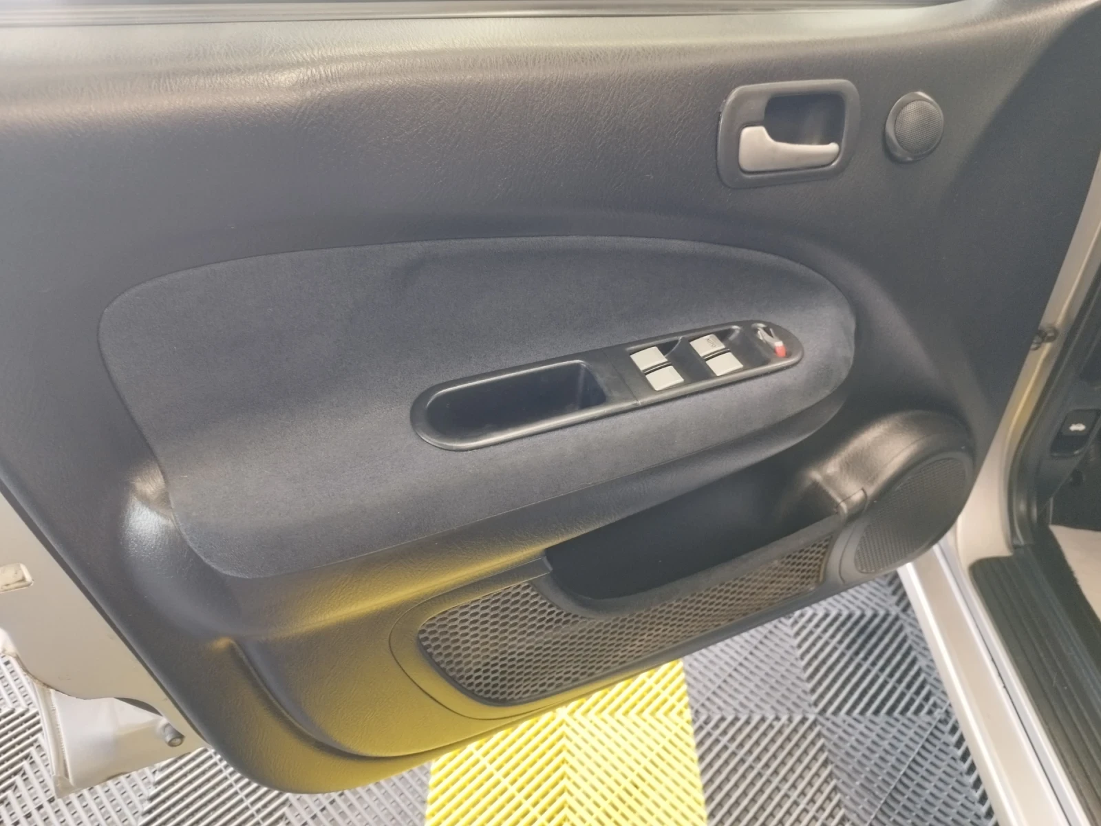 Honda Hr-v 1.6, снимка 11 - Автомобили и джипове - 54149625