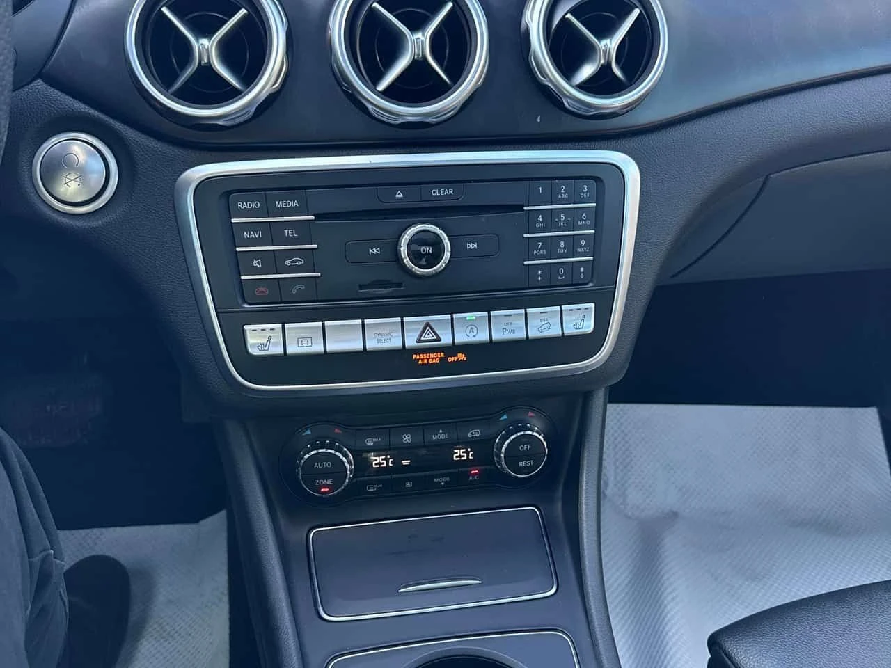 Mercedes-Benz GLA 250 | ПОДГРЕВ | ПАНОРАМА | CARFAX | , снимка 10 - Автомобили и джипове - 54479781