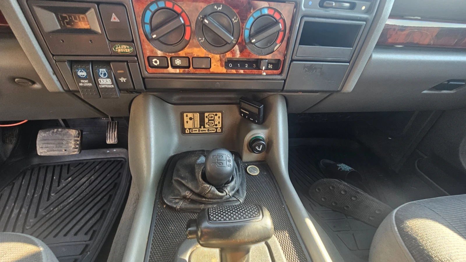 Land Rover Discovery, снимка 14 - Автомобили и джипове - 55052176