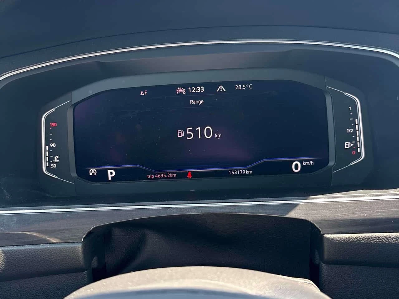 VW Tiguan ПОДГРЕВИ| KEYLESS| ЗАДНА КАМЕРА| , снимка 8 - Автомобили и джипове - 55275655