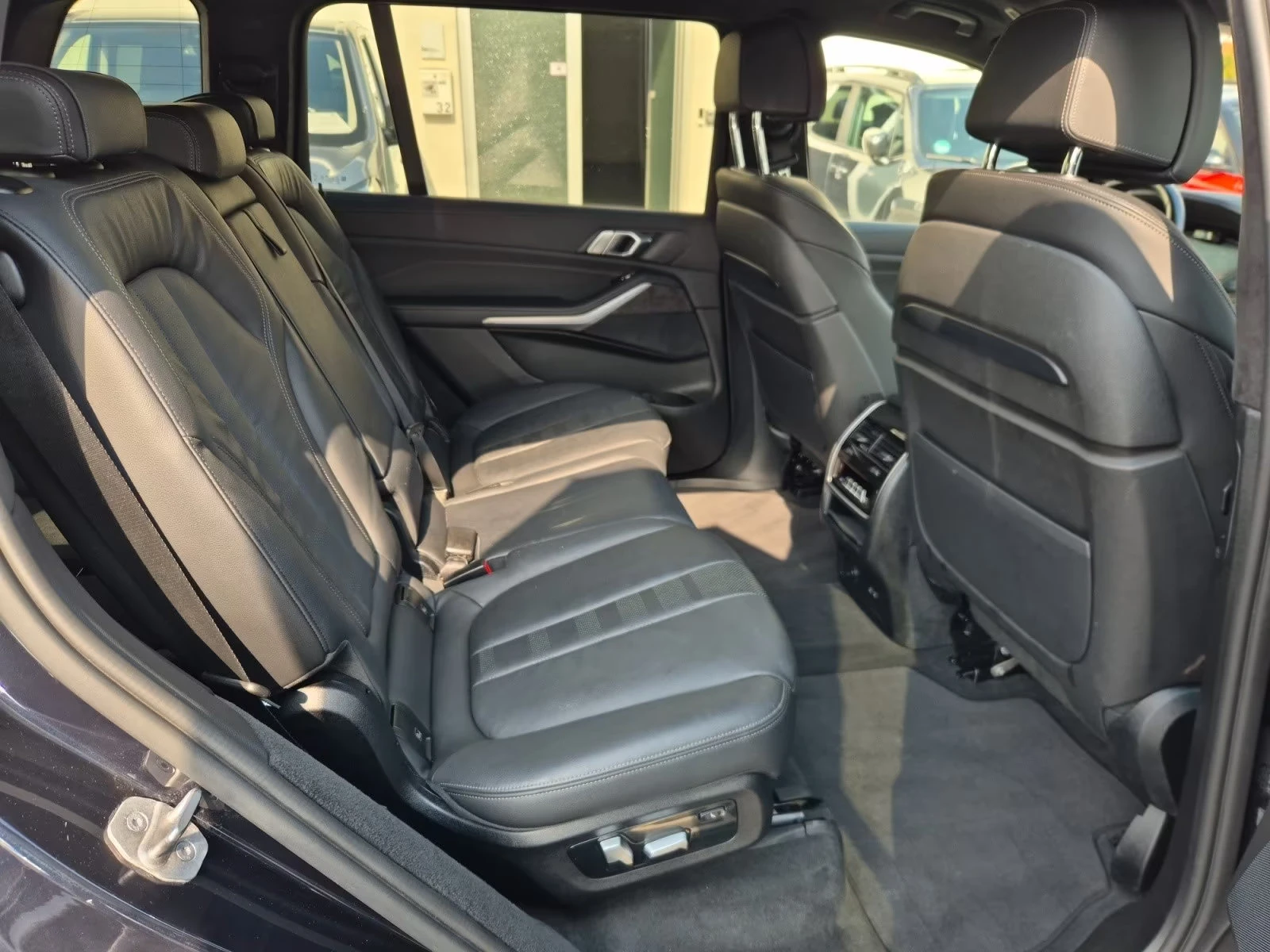 BMW X7 40d/xDRIVE/340HP/LASER/MSPORT/PANO/360/ACC/630z, снимка 12 - Автомобили и джипове - 55395242