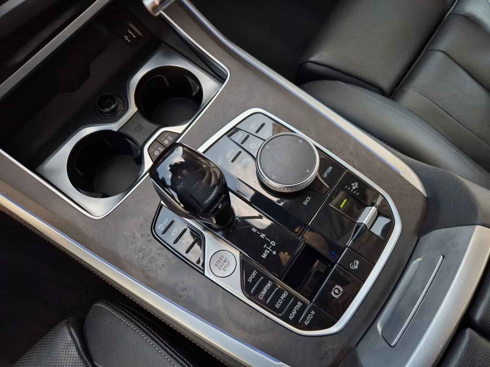 BMW X7 40d/xDRIVE/340HP/LASER/MSPORT/PANO/360/ACC/630z, снимка 16 - Автомобили и джипове - 55395242