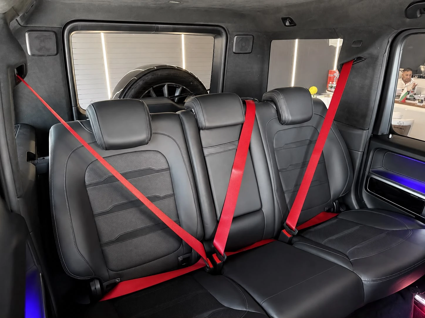 Mercedes-Benz G 63 AMG V8* Full* 360* Обдух* ЛИЗИНГ , снимка 16 - Автомобили и джипове - 55492034