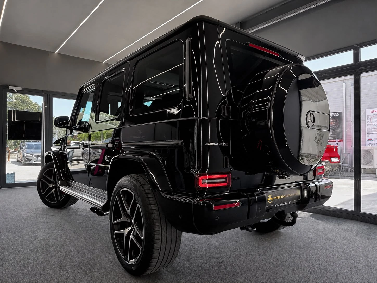 Mercedes-Benz G 63 AMG V8* Full* 360* Обдух* ЛИЗИНГ , снимка 4 - Автомобили и джипове - 55492034