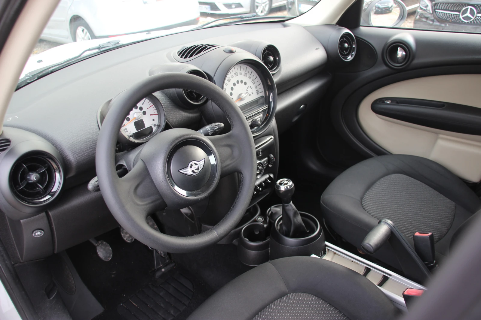 Mini Countryman 1.6i  ЕВРО 6В, снимка 9 - Автомобили и джипове - 55911509