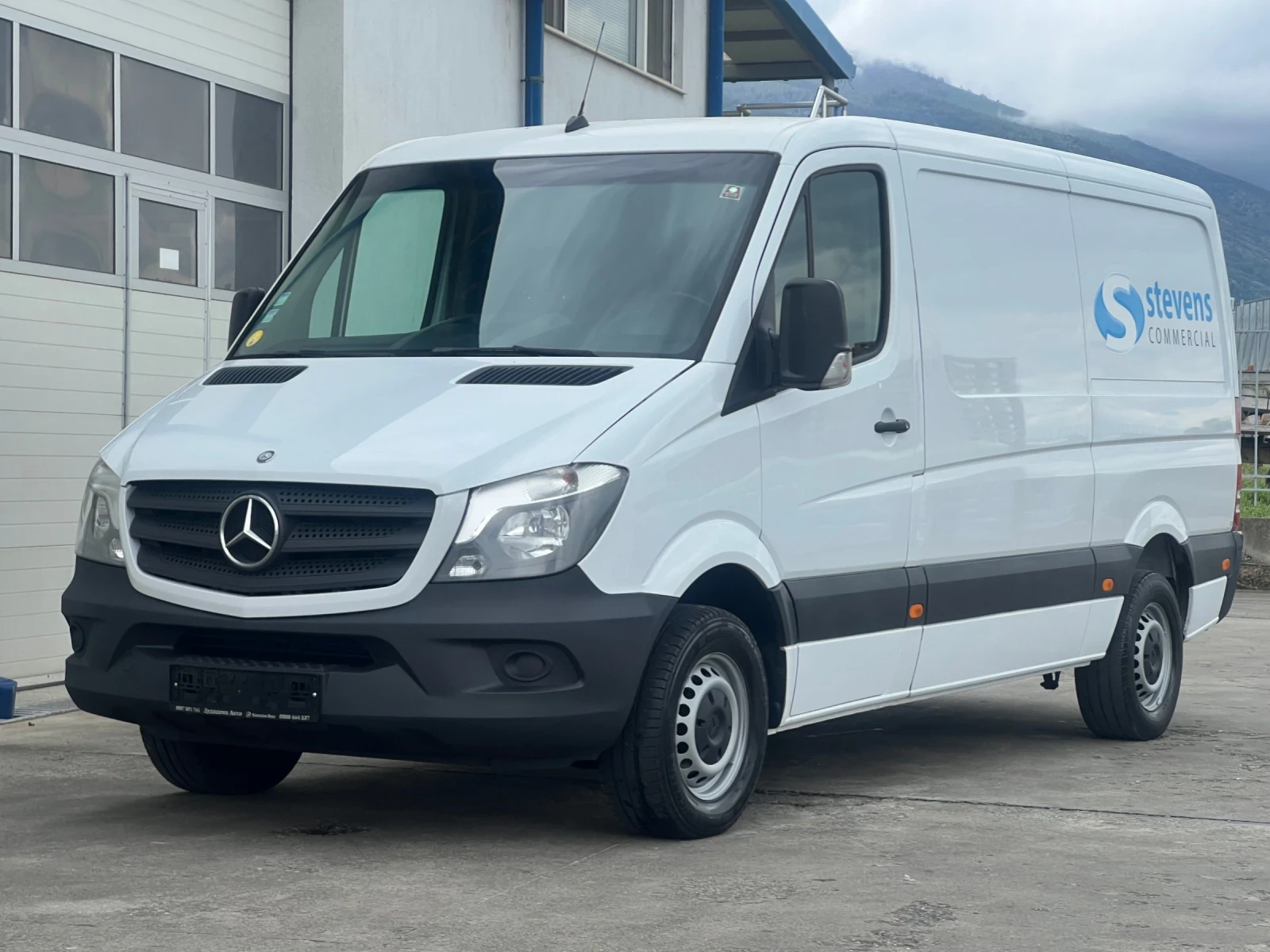 Mercedes-Benz Sprinter 316 160к.с / * 250.000км! Климатроник / Като нов, снимка 3 - Бусове и автобуси - 54379421