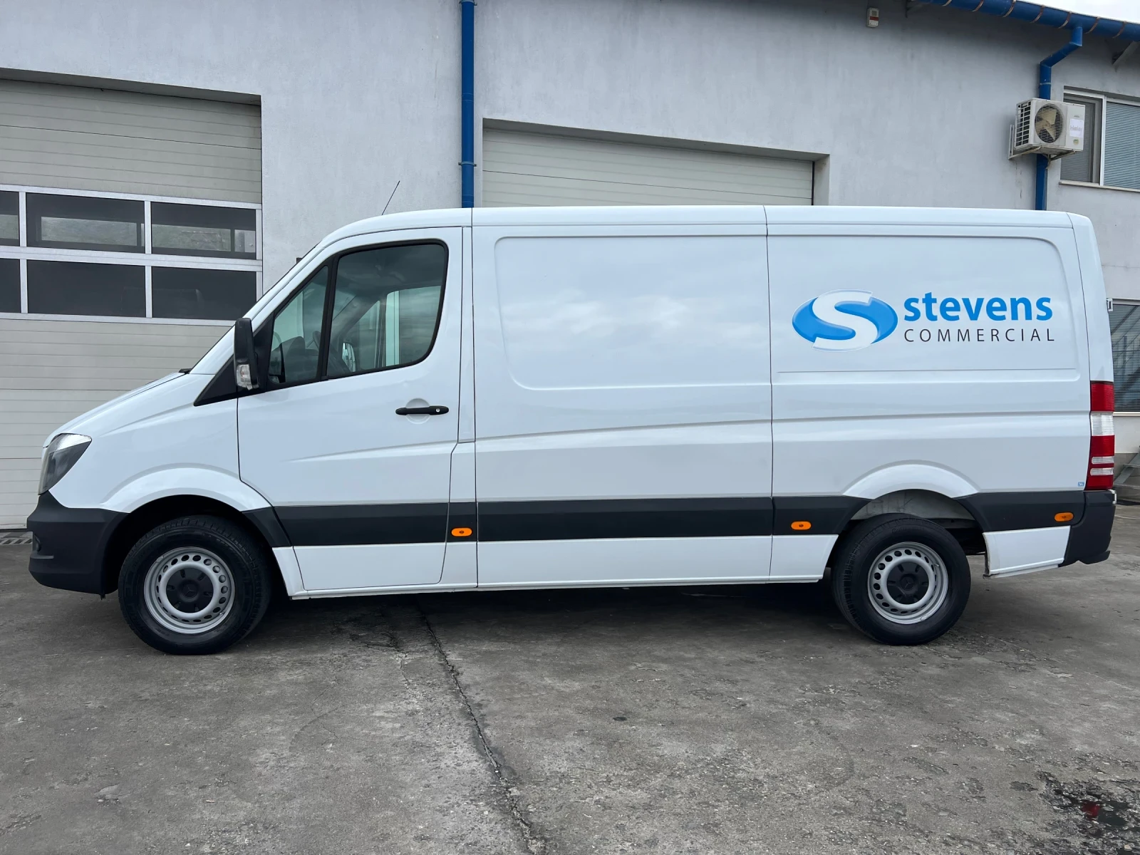 Mercedes-Benz Sprinter 316 160к.с / * 250.000км! Климатроник / Като нов, снимка 4 - Бусове и автобуси - 54379421