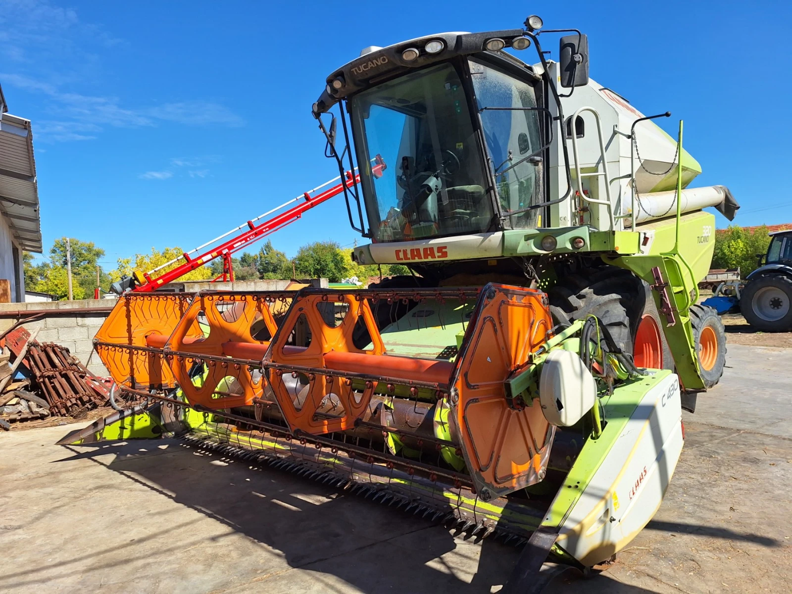 Комбайн Claas TUCANO 320, снимка 1