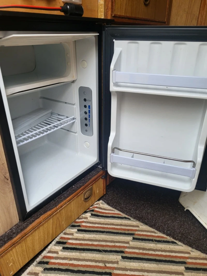 Кемпер Mitsubishi L300, снимка 12 - Каравани и кемпери - 52001907