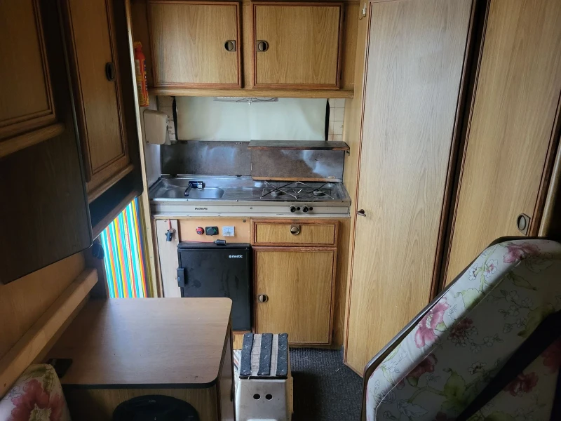 Кемпер Mitsubishi L300, снимка 16 - Каравани и кемпери - 52001907